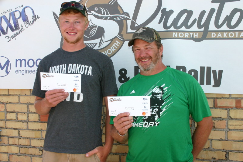 Picture of 2 guys who are tournament winners holding prize money